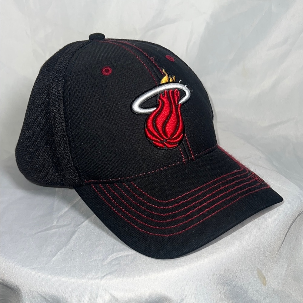 NBA - ‘47 Brand - Miami Heat Black Cap with Red Embroidered Logo